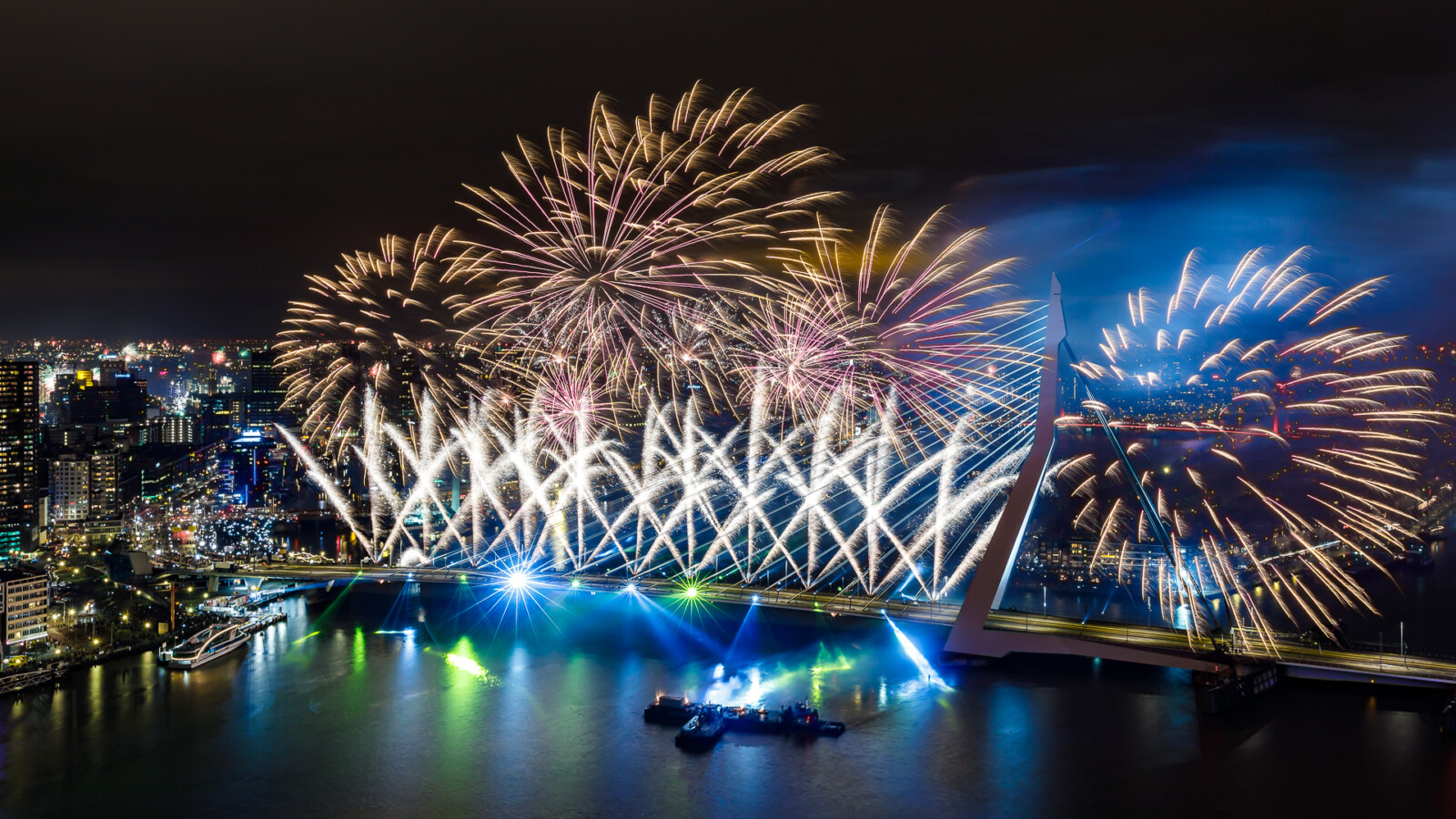 Het Nationale Kinder Vuurwerk Rotterdam 20190101 000347 Afterview nl Peter Bezemer