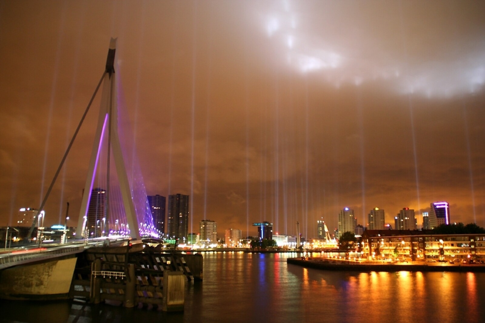 Brandgrens skyline Rotterdam