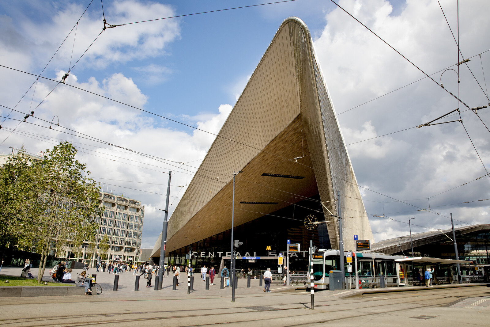 Rotterdam Centraal Station tram 2 2019 ️ Iris van den Broek