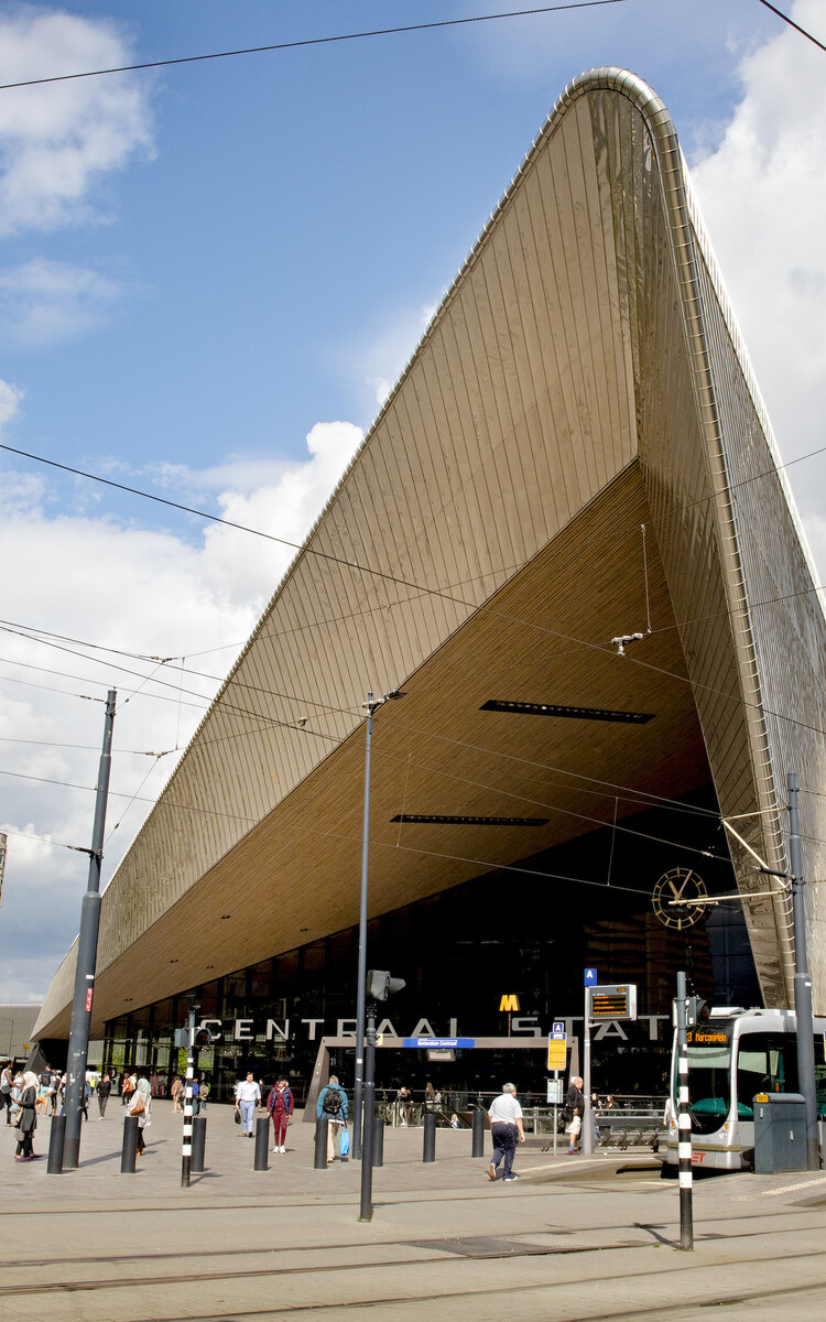 Rotterdam Centraal Station tram 2 2019 ️ Iris van den Broek