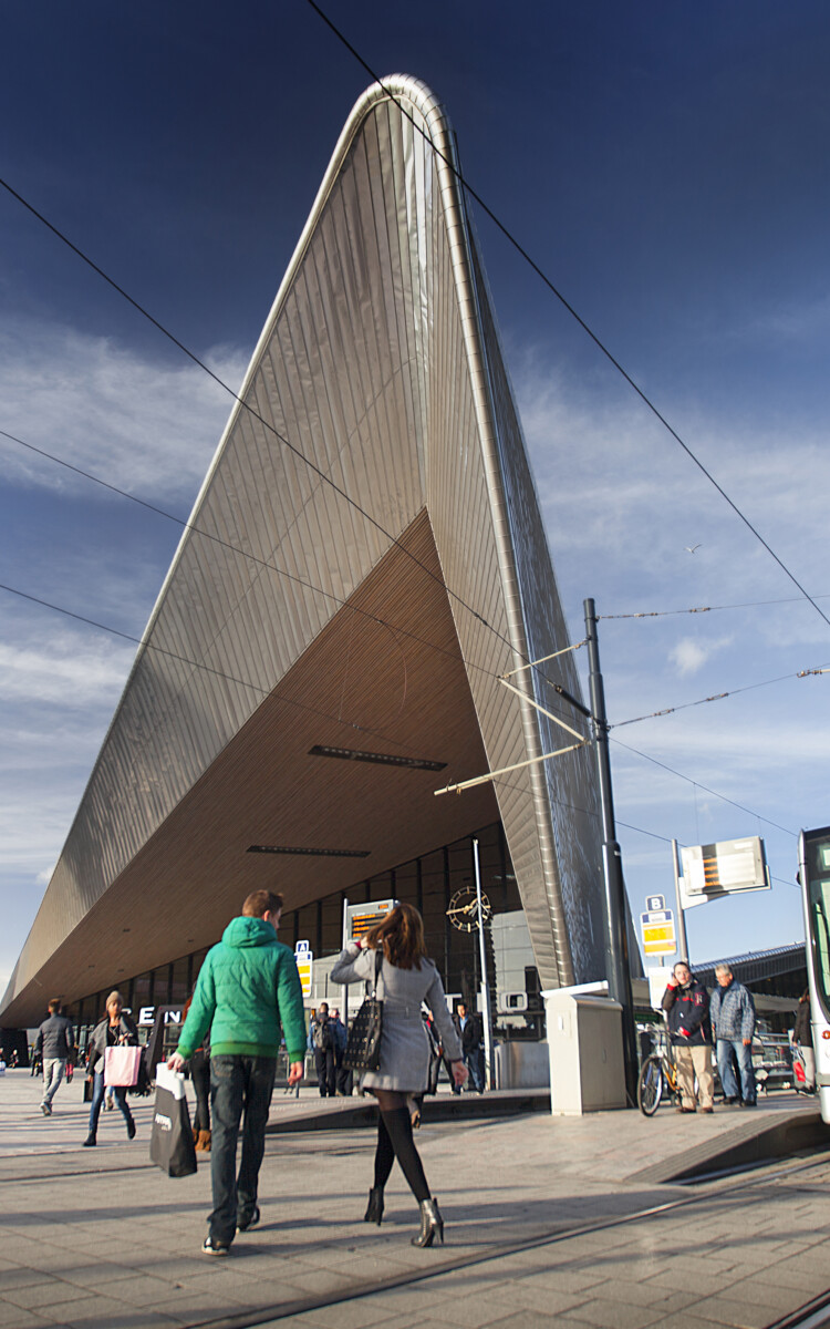 Rotterdam Centraal Station tramhalte 2014 ️ Claire Droppert