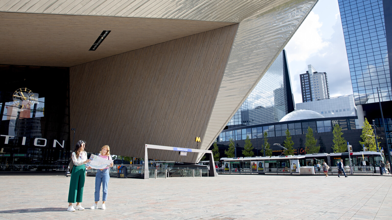 Rotterdam Centraal Station toeristen 2019 ️ Iris van den Broek
