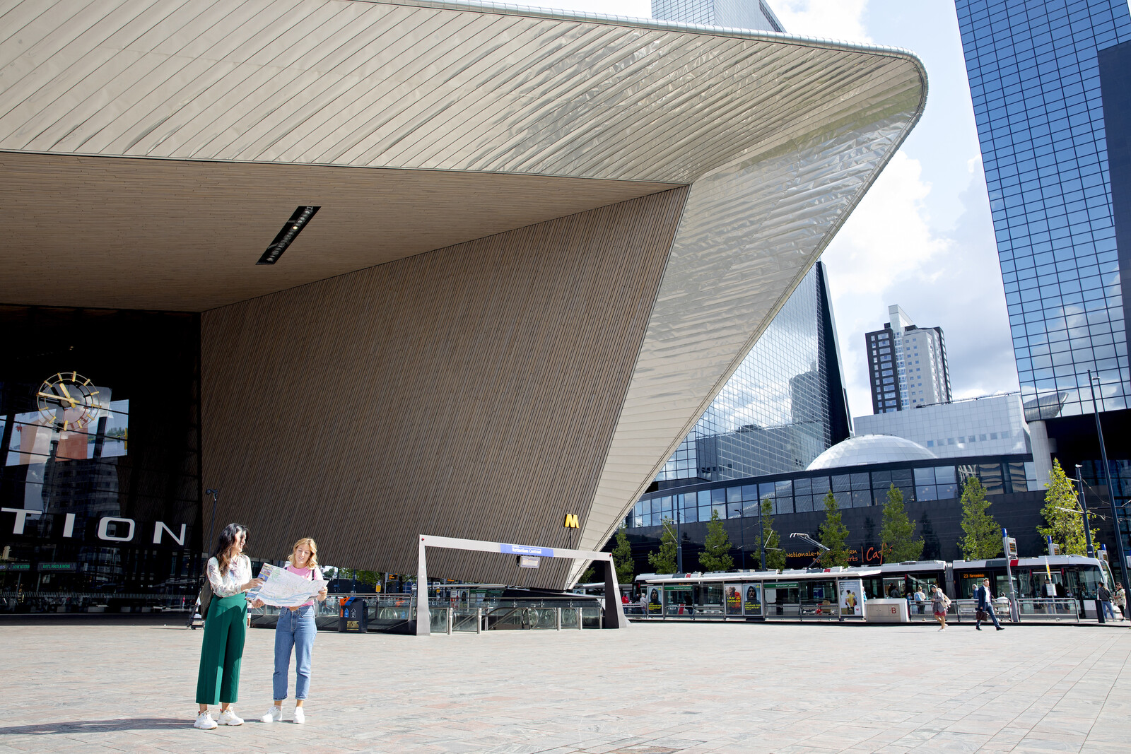 Rotterdam Centraal Station toeristen 2019 ️ Iris van den Broek