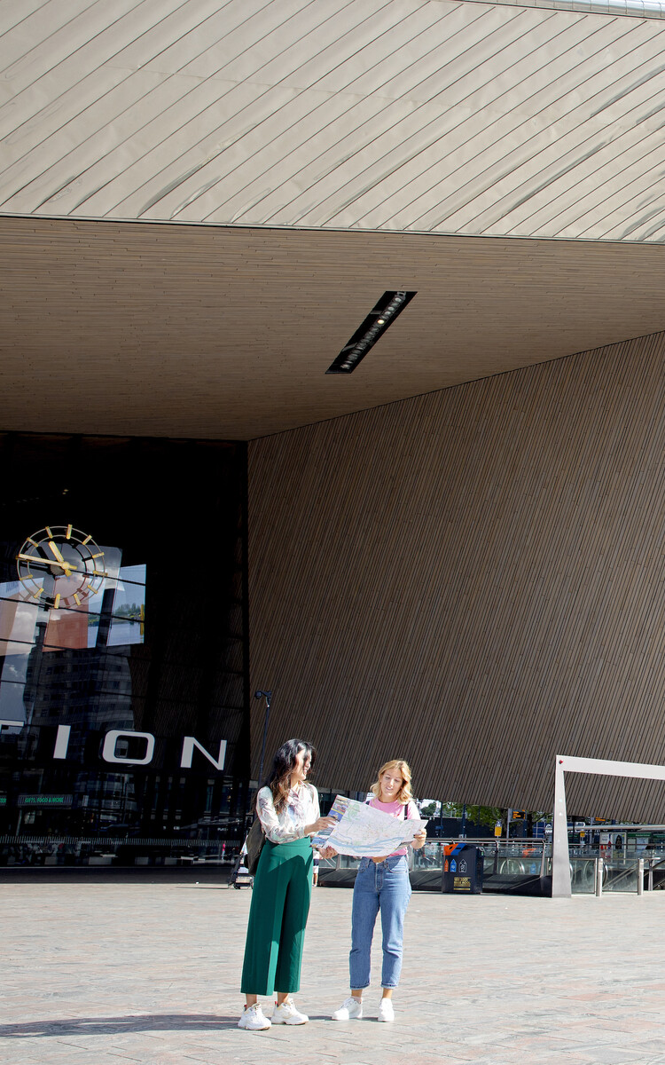 Rotterdam Centraal Station toeristen 2019 ️ Iris van den Broek