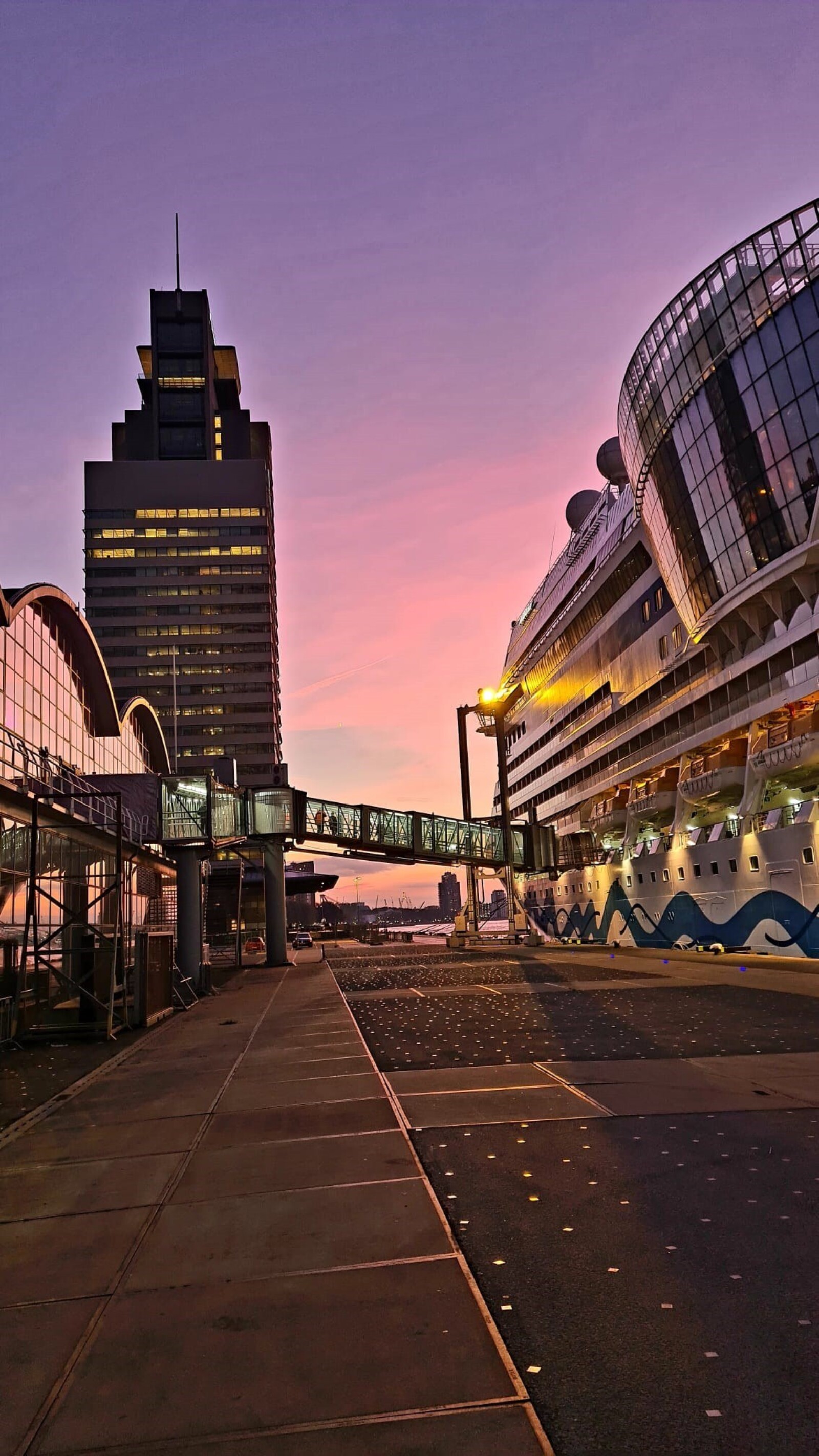 AIDA Amar Cruise Port Rotterdam Centrum