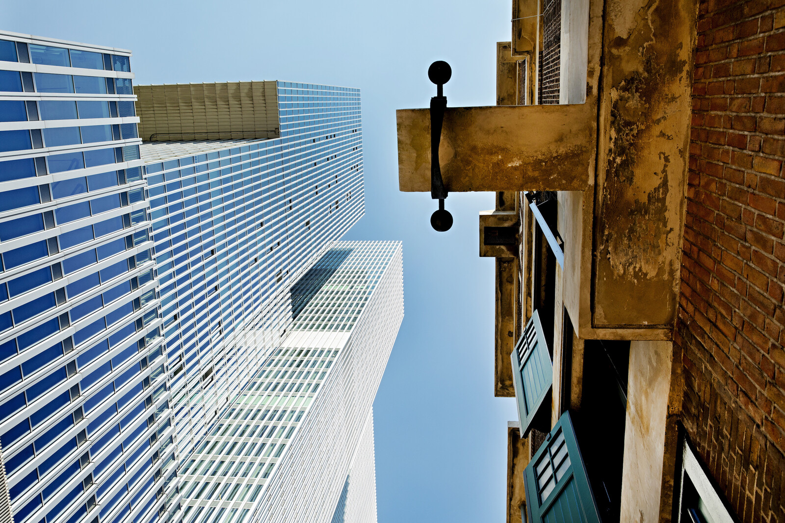 De Rotterdam van onder Kop van Zuid Iris van den Broek