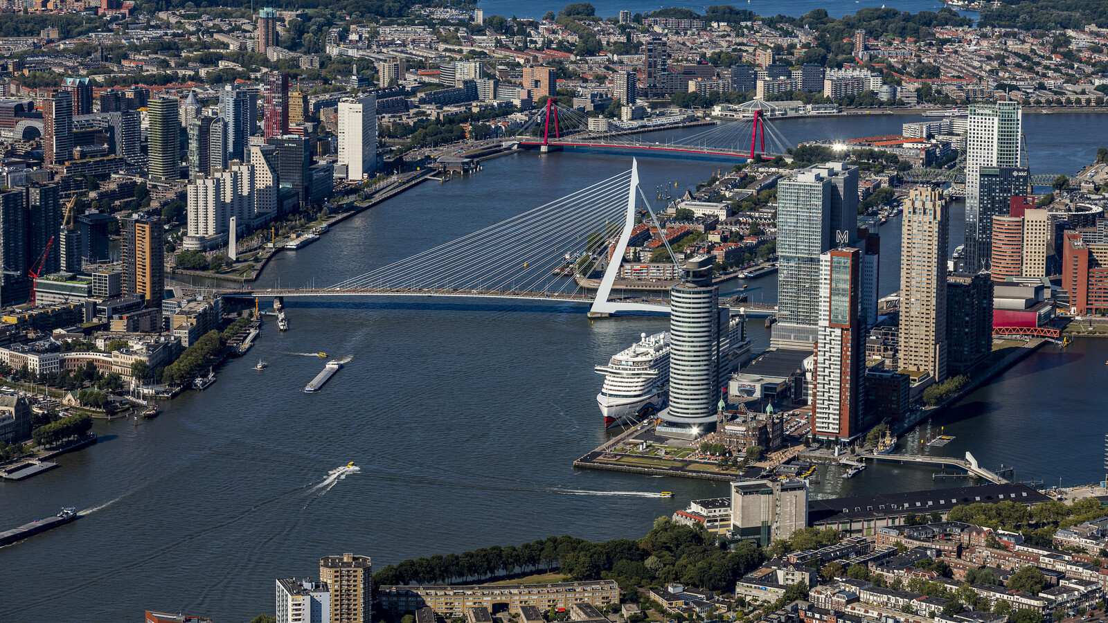 Erasmusbrug afstand 3 2019 ️ Guido Pijper jpg