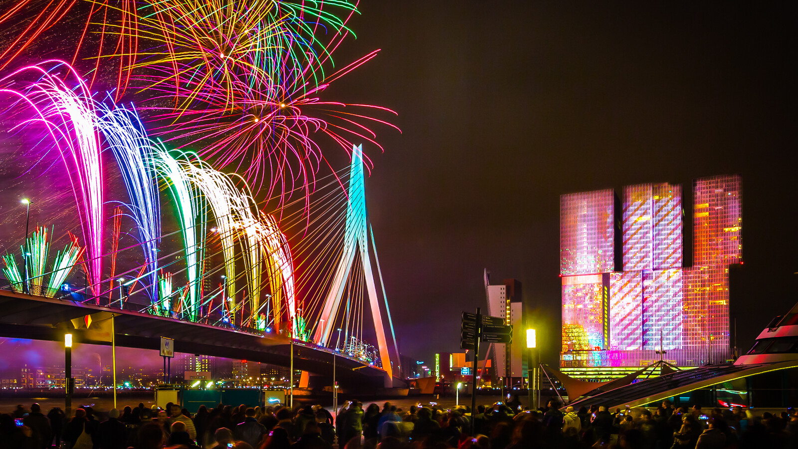 Erasmusbrug vuurwerk rotterdam 2016 Peter Bezemer