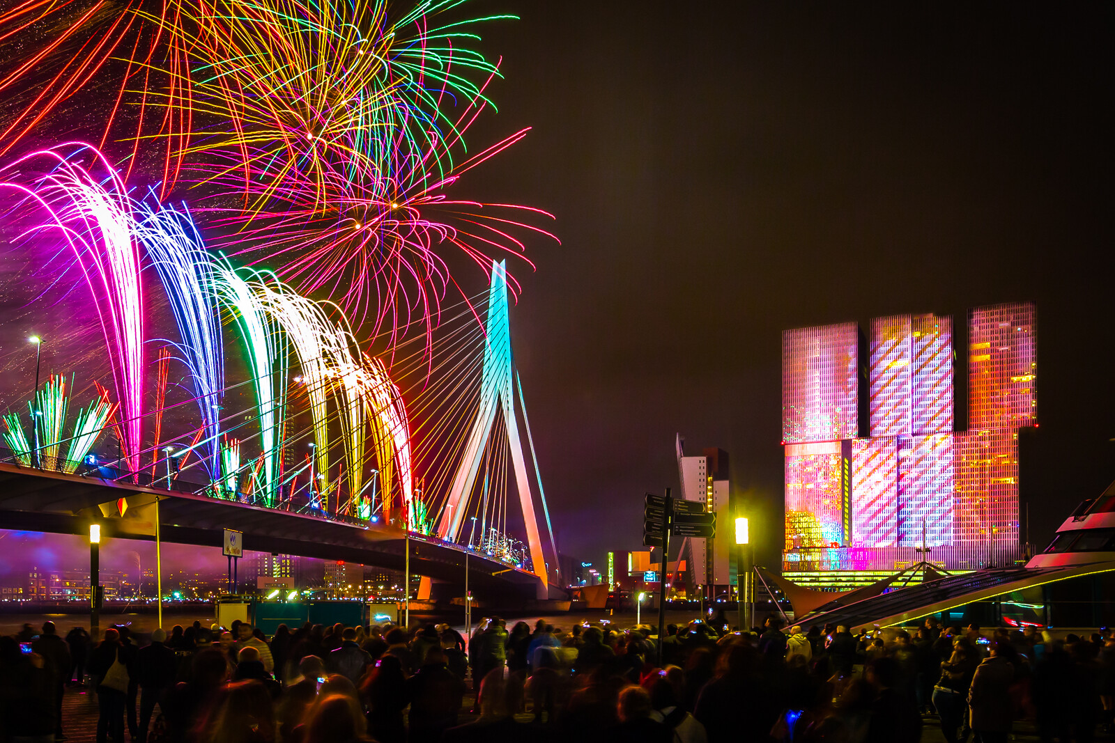 Erasmusbrug vuurwerk rotterdam 2016 Peter Bezemer