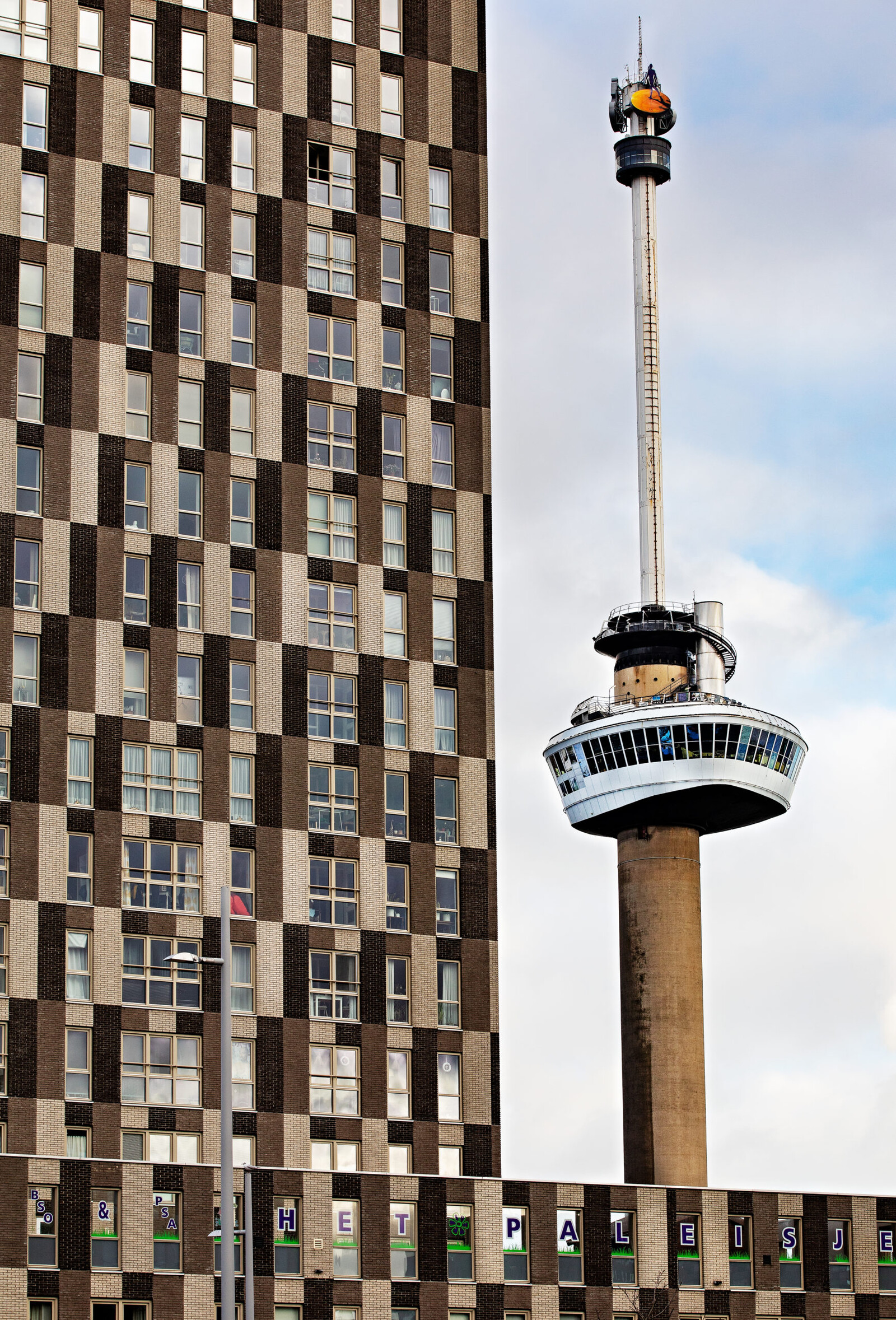 Euromast gebouw bovenkant ️ Iris van den Broek