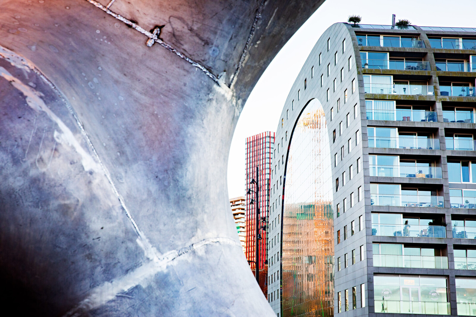 Voeten Binnenrotte Markthal Iris van den Broek