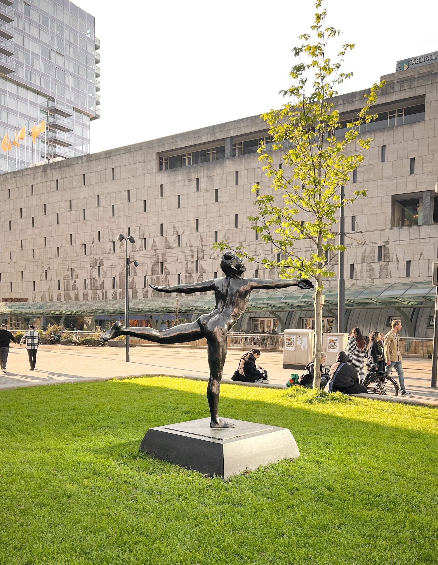 Husband Of Doll Thomas Puckey statue Rotterdam Hanna Owusu