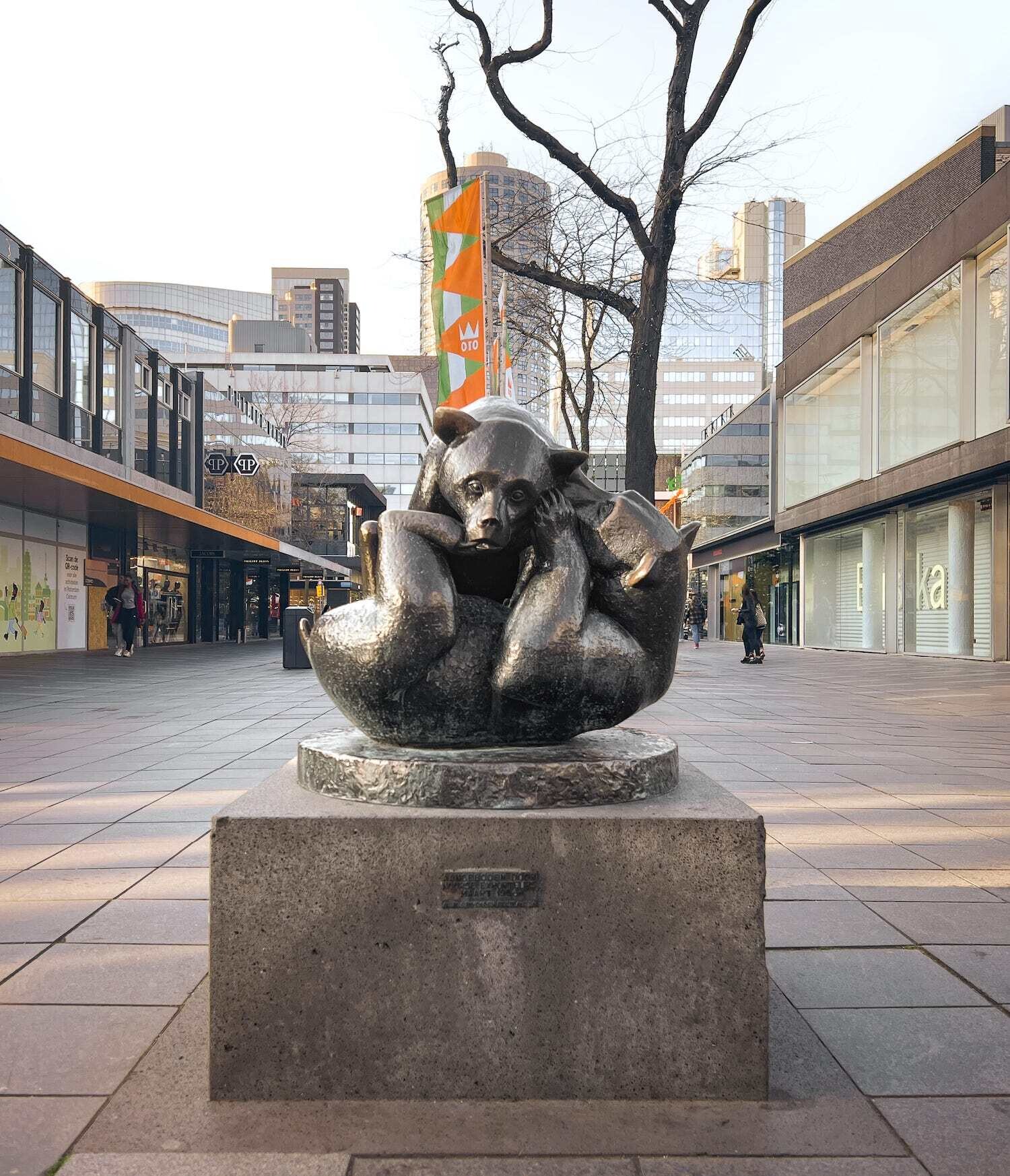 Playing Bears Anna Grimdalen statue Rotterdam Hanna Owusu