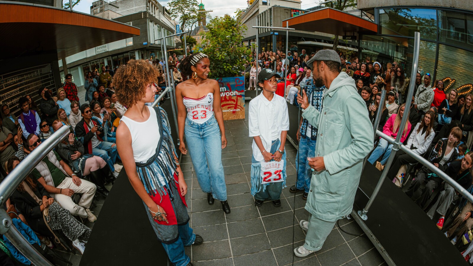 Rotterdam Centrum Modeburgemeester 02 Fashionshow FOTOGRAAF BRITT LEONIE min