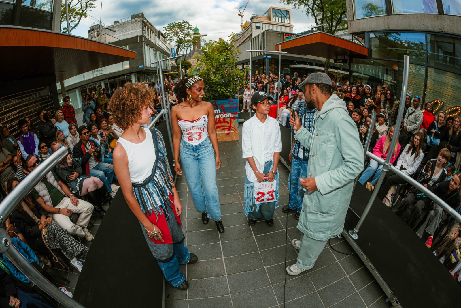 Rotterdam Centrum Modeburgemeester 02 Fashionshow FOTOGRAAF BRITT LEONIE min