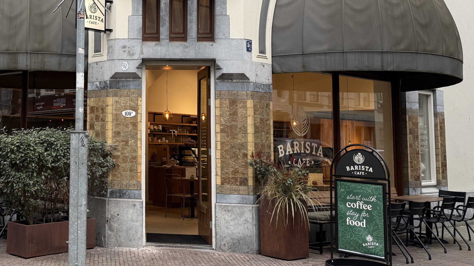 Barista Cafe Oude Binnenweg Rotterdam 01