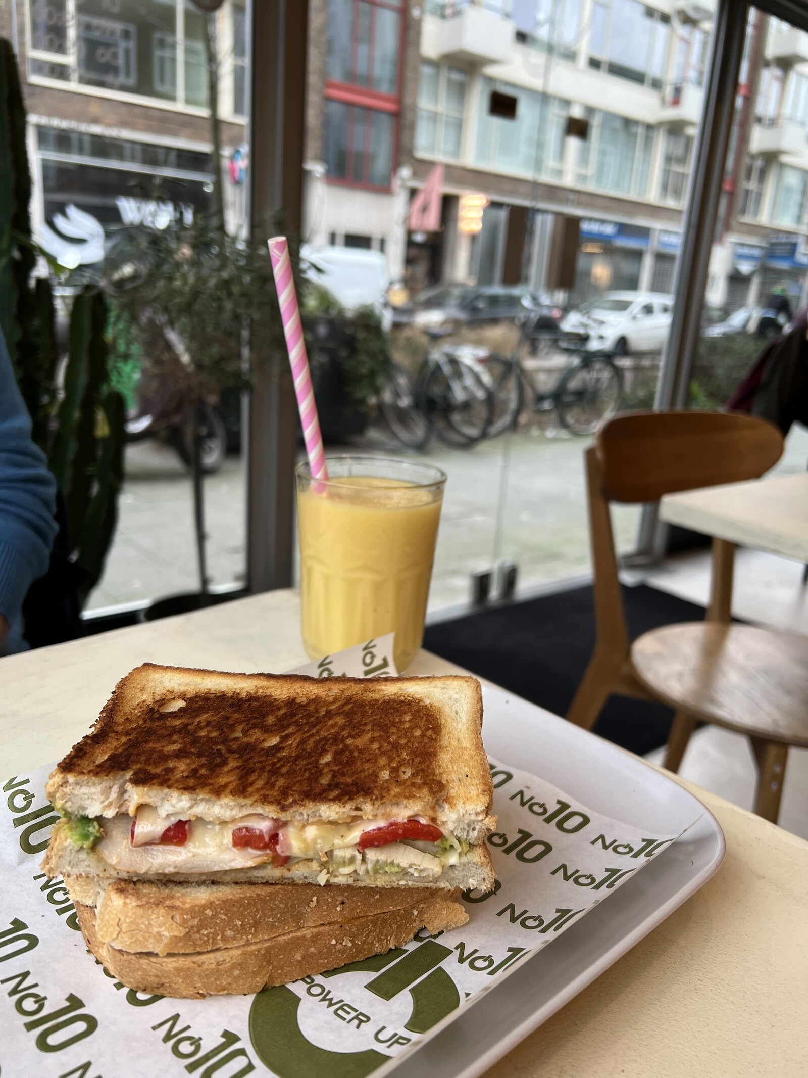 010 Coffee tosti met smoothie door Thijs