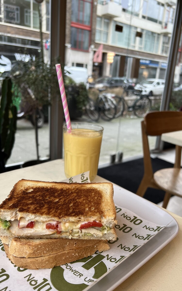 010 Coffee tosti met smoothie door Thijs