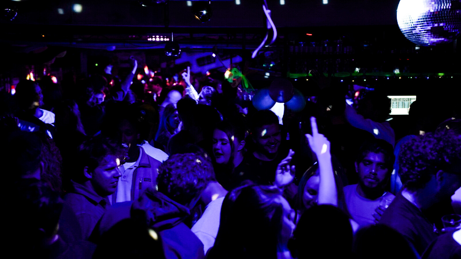 THOMS Underground Bar 04