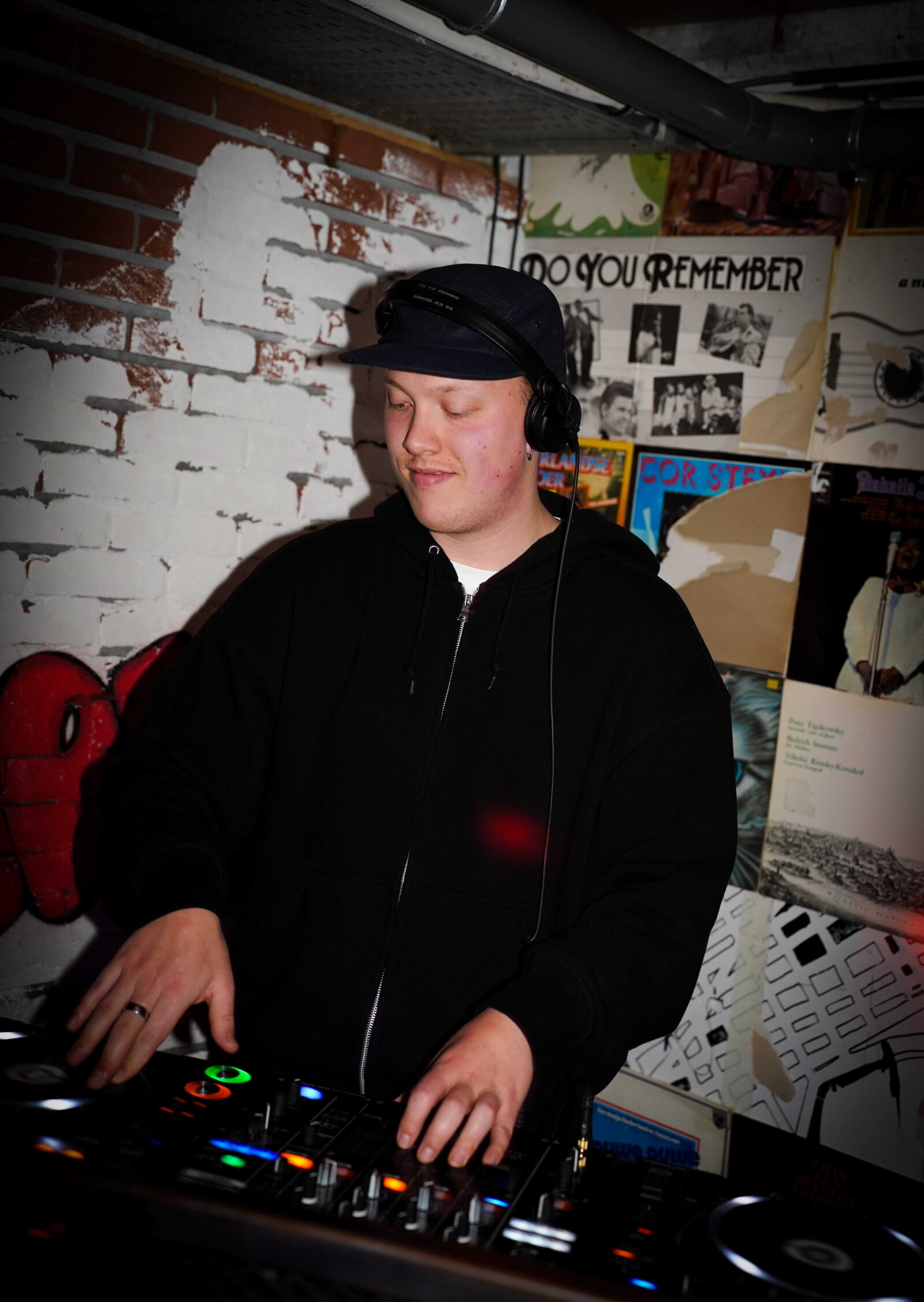 THOMS Underground Bar 01 1