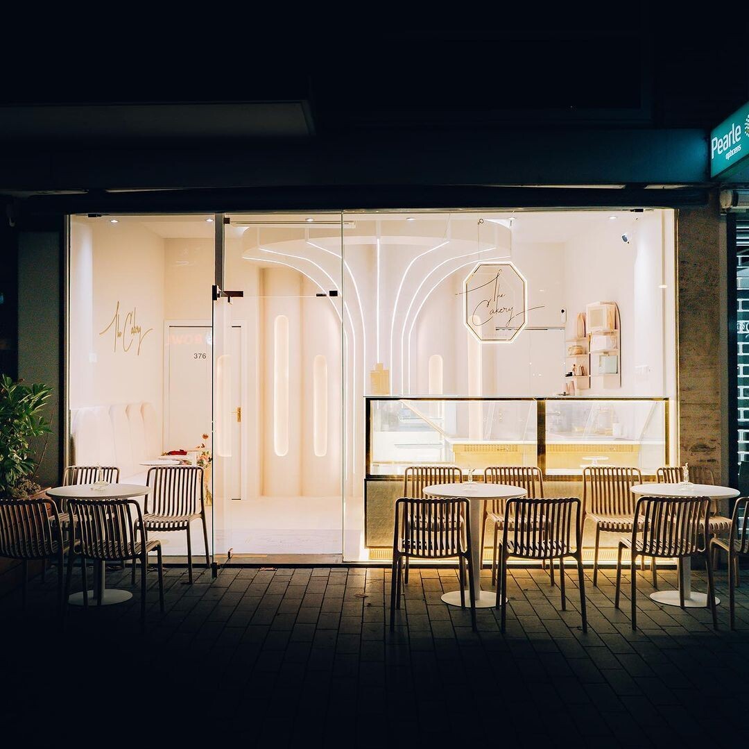 The Cakery donker buiten