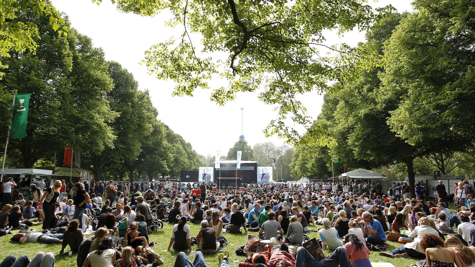 2011 rotterdam festivals fotograaf bas czerwinski bevrijdingsfestival overzichtsfoto bezoekers bevrijdingsfestival Bas Czerwinski