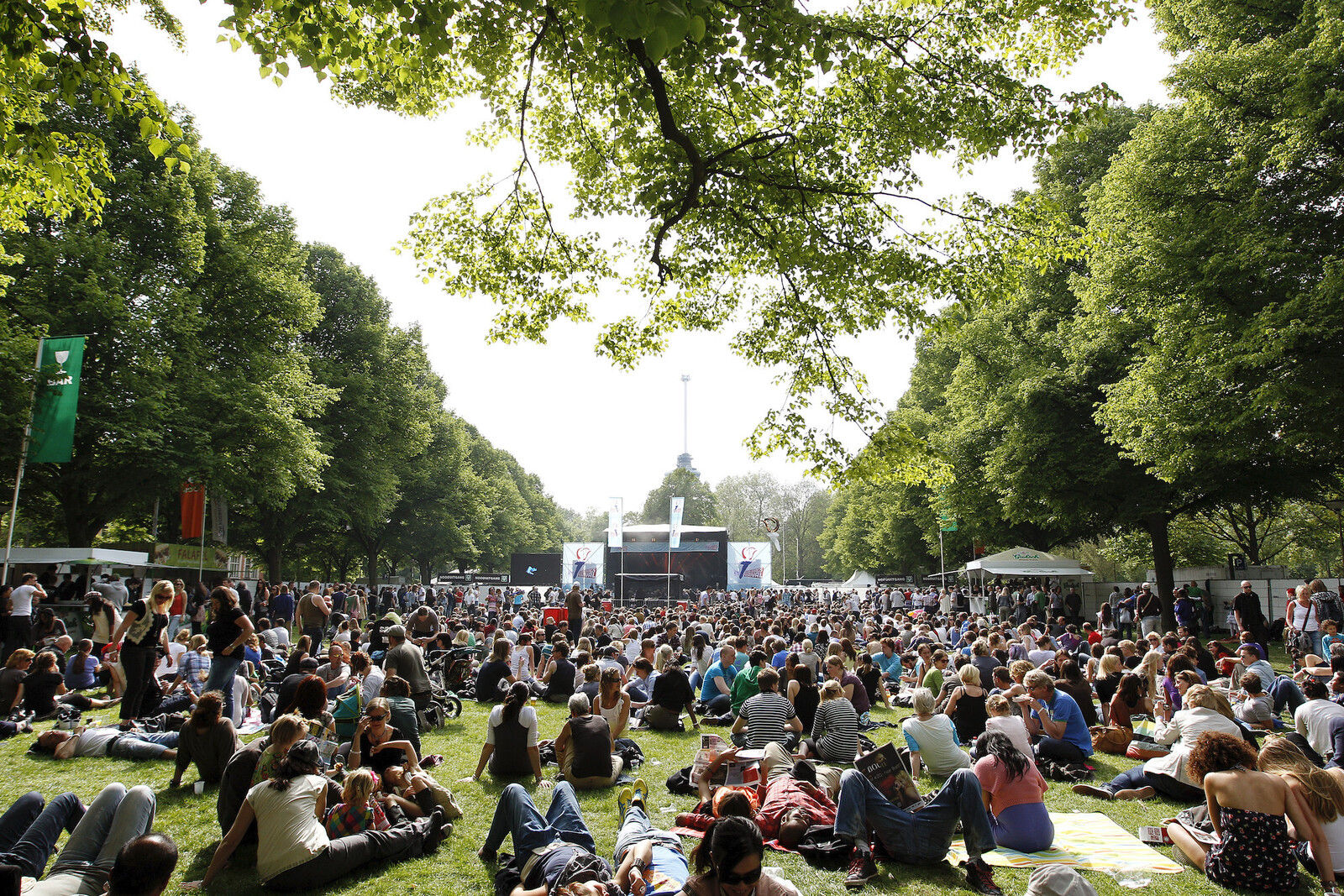 2011 rotterdam festivals fotograaf bas czerwinski bevrijdingsfestival overzichtsfoto bezoekers bevrijdingsfestival Bas Czerwinski