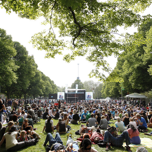 2011 rotterdam festivals fotograaf bas czerwinski bevrijdingsfestival overzichtsfoto bezoekers bevrijdingsfestival Bas Czerwinski