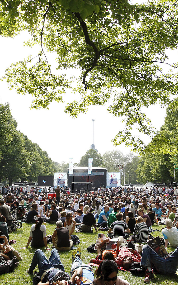 2011 rotterdam festivals fotograaf bas czerwinski bevrijdingsfestival overzichtsfoto bezoekers bevrijdingsfestival Bas Czerwinski