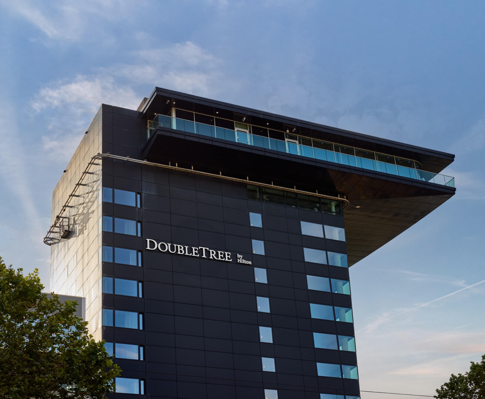 Double Tree Rotterdam Exterior 11 min