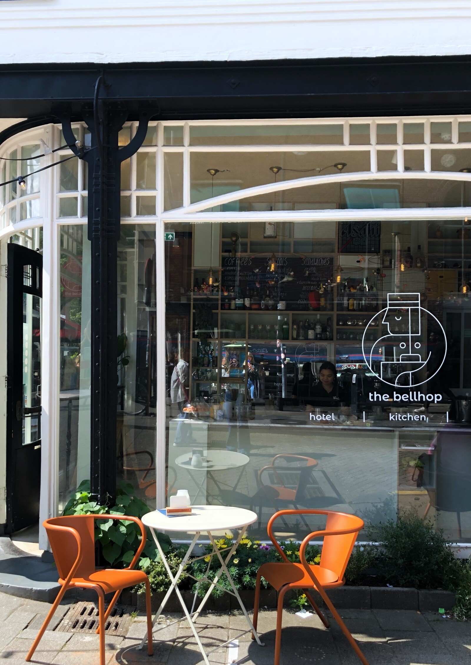 The bellhop hotel Rotterdam terras