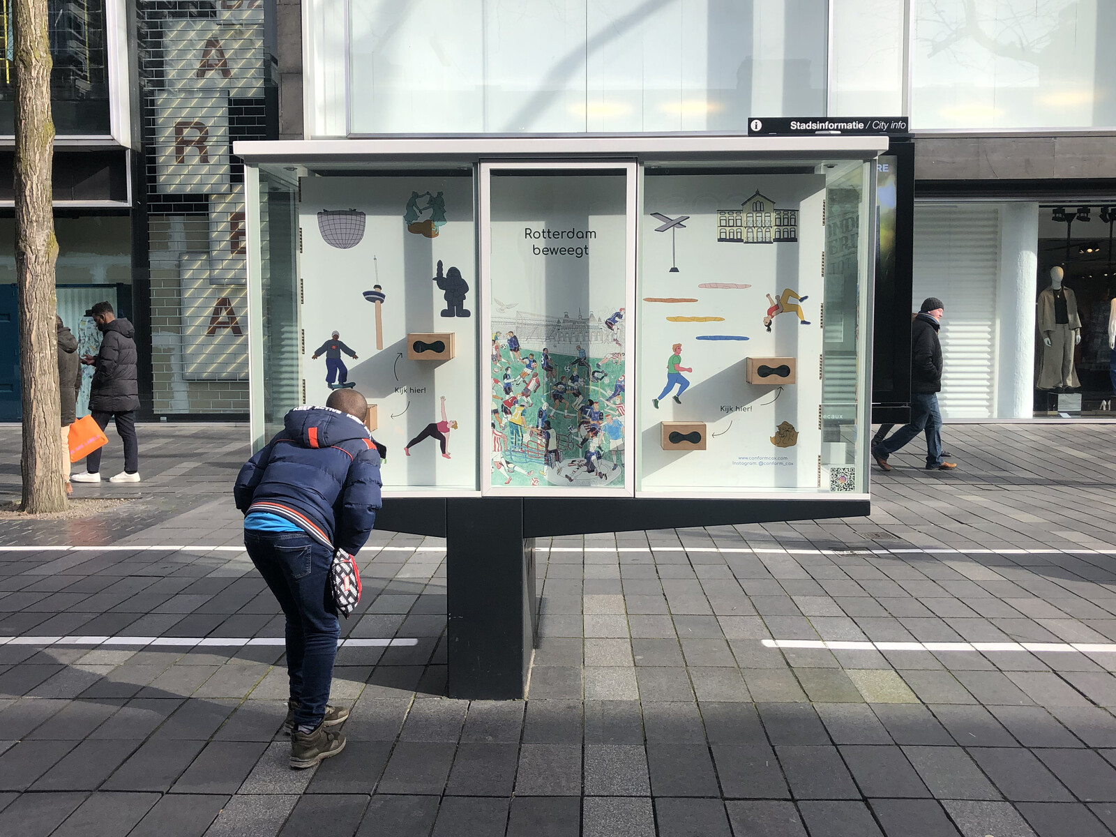 Kijken in de lijnbaan vitrine