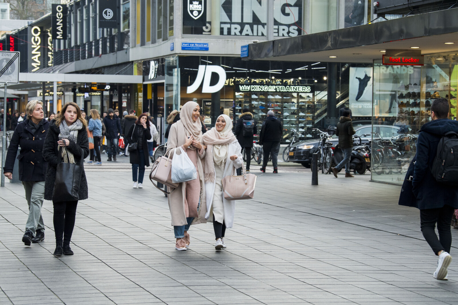 afschaffen Oefening stof in de ogen gooien Ontdek de Lijnbaan in Rotterdam | #RotterdamCentrum