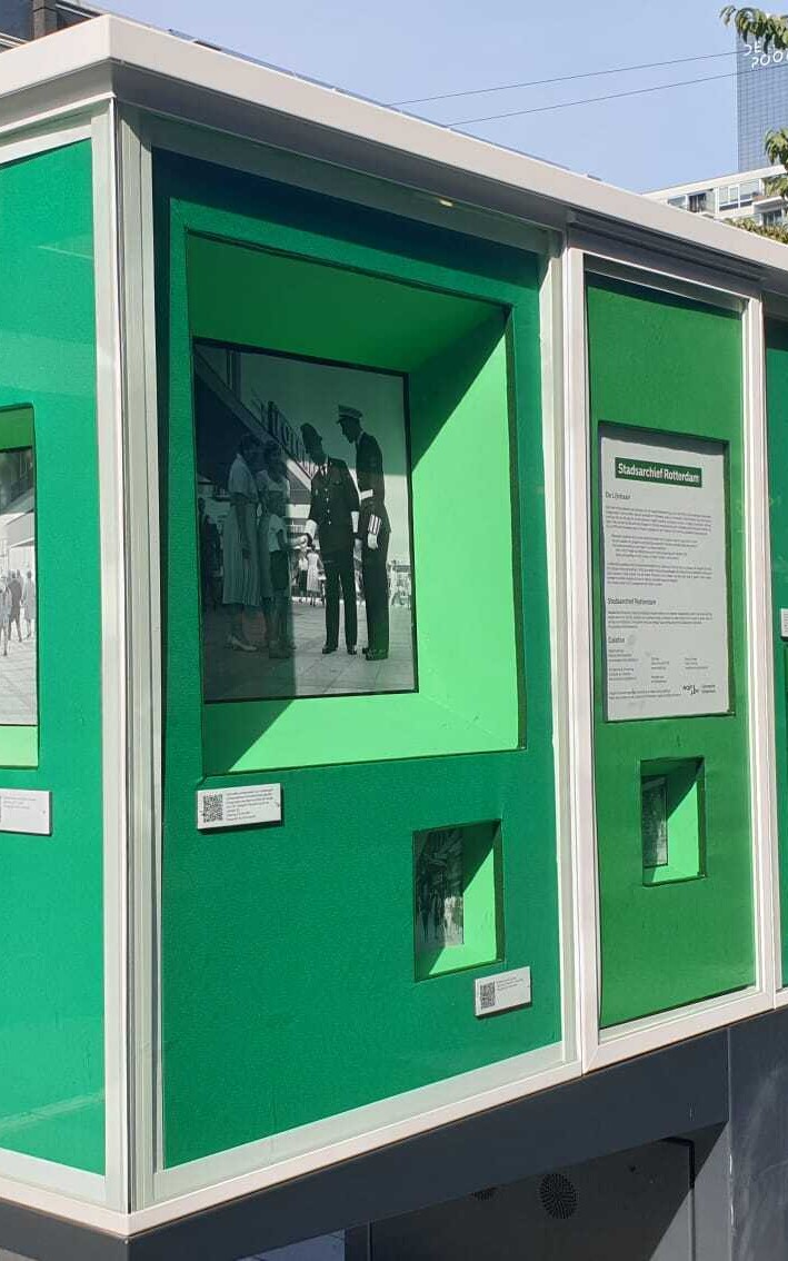 Stadsarchief vitrine Lijnbaan