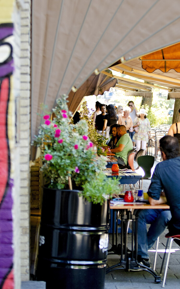 Witte de Withstraat street art en bazar Iris van den Broek