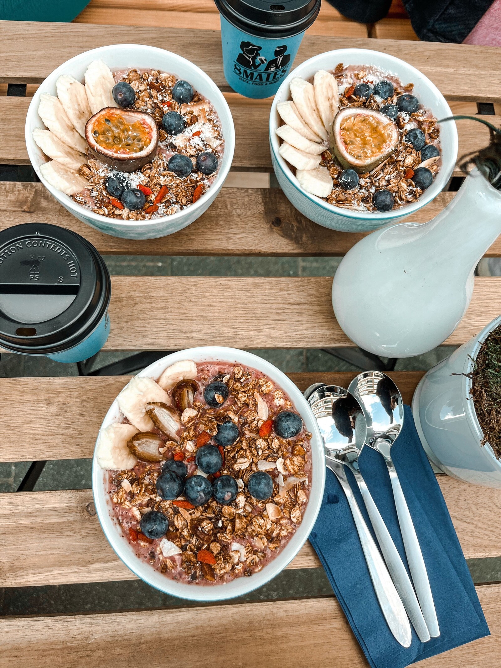 8 Mates bowls