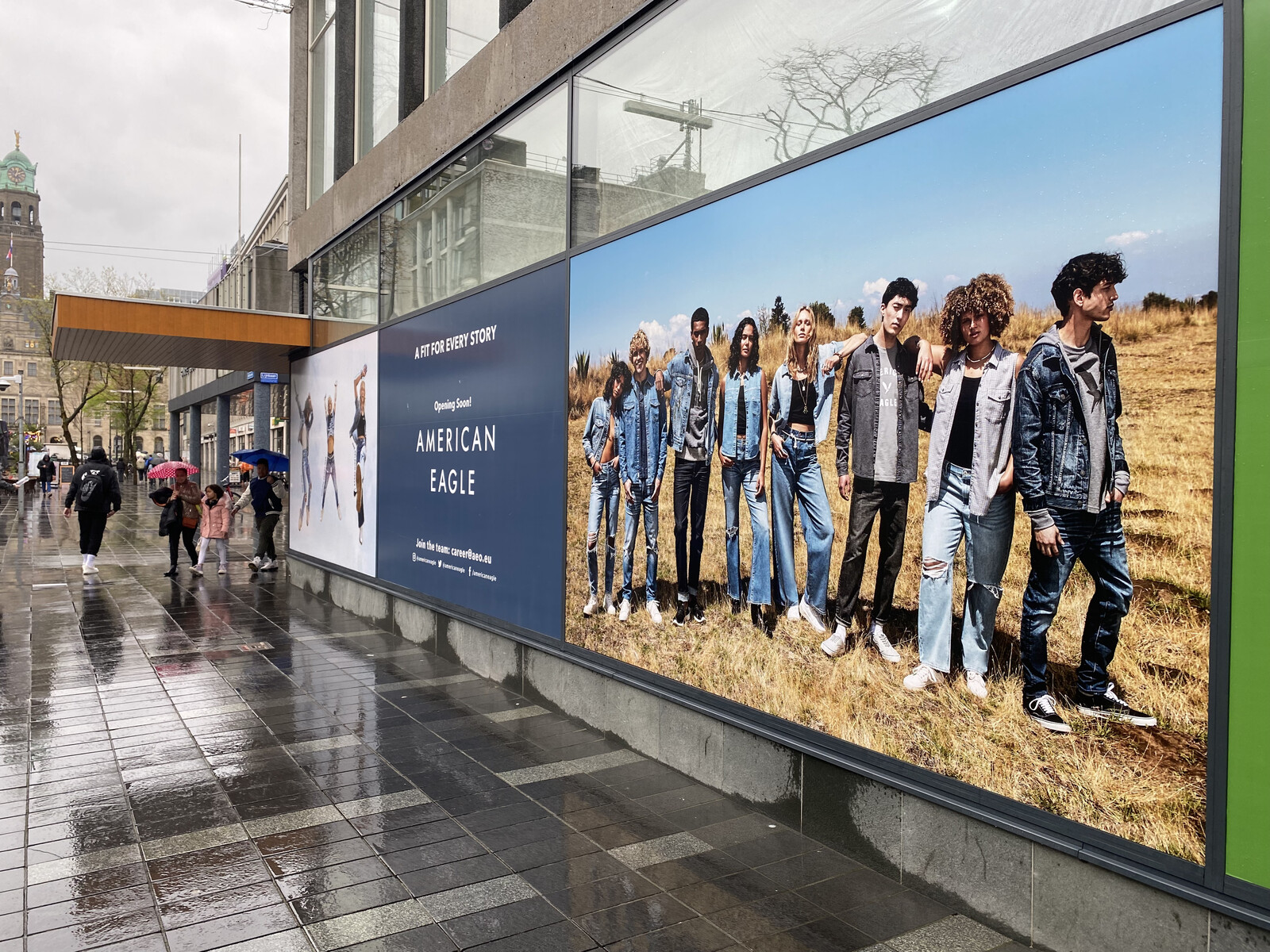 American Eagle pre opening zijkant