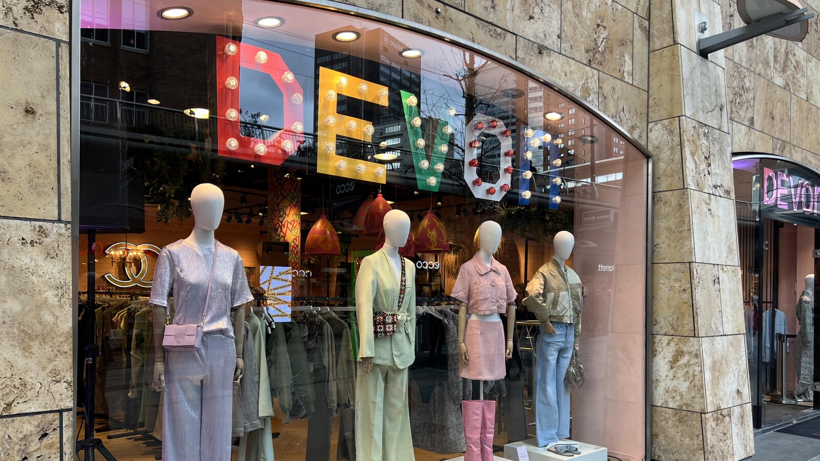 DEVON 3