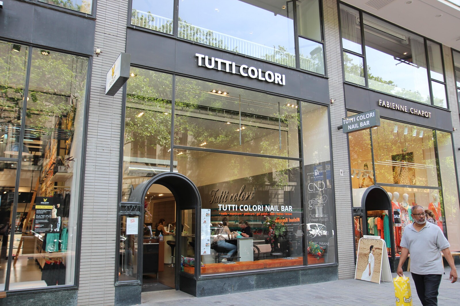 Tutti Colori nail bar min