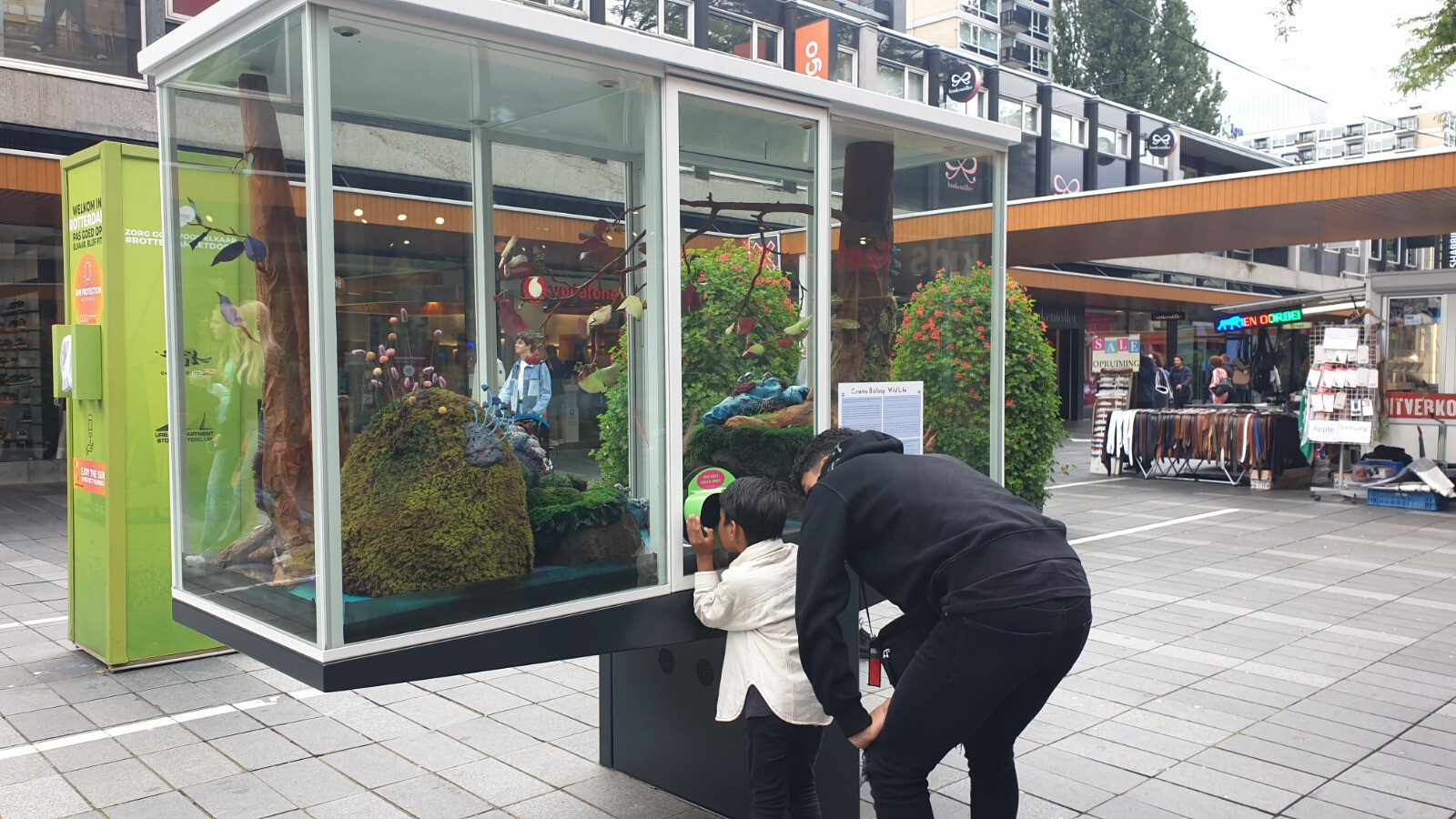 Cinema Biotoop Wild Life vitrine lijnbaan Rotterdam