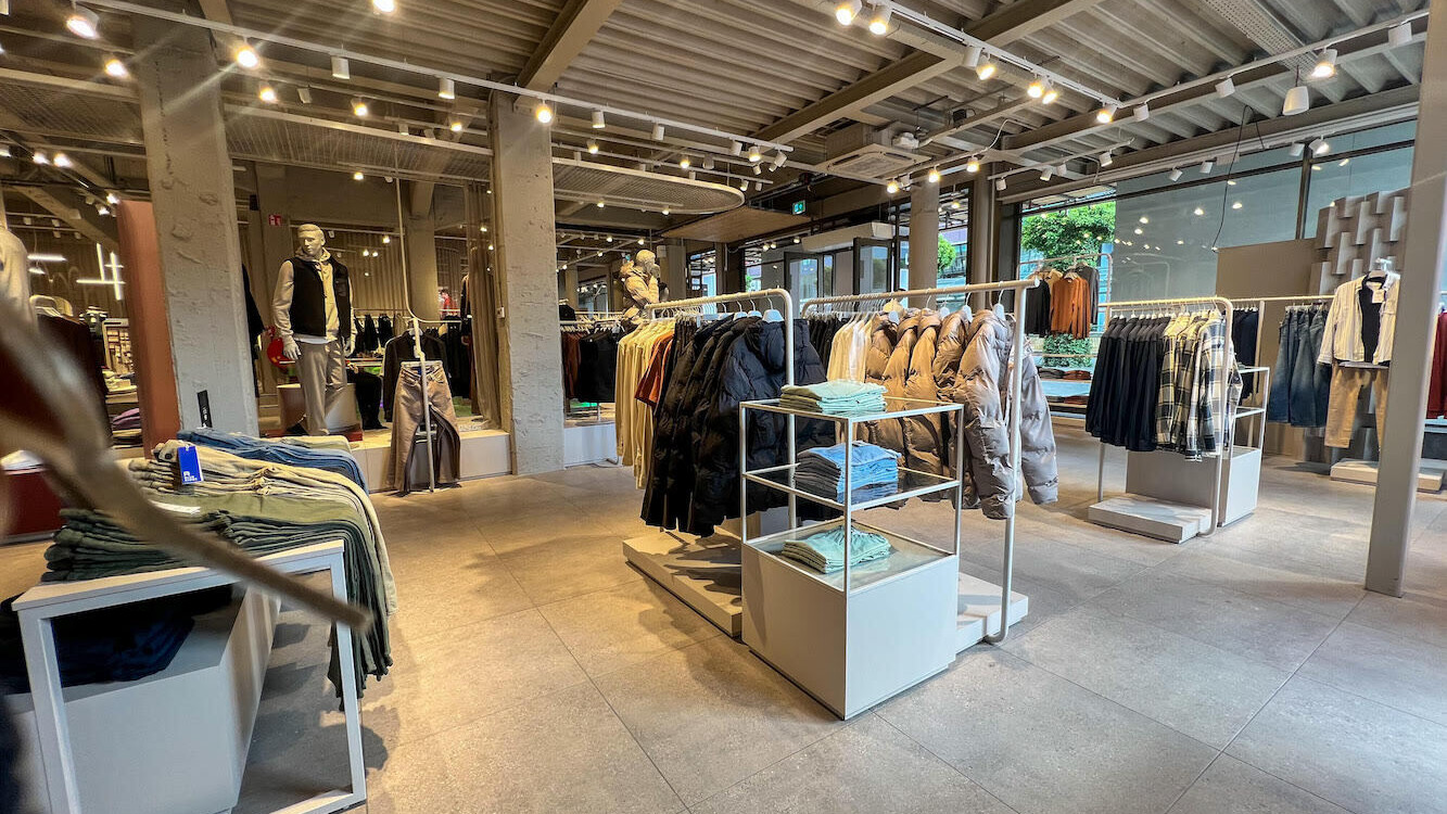Renewed WE Fashion store on Beursplein | #RotterdamCentrum